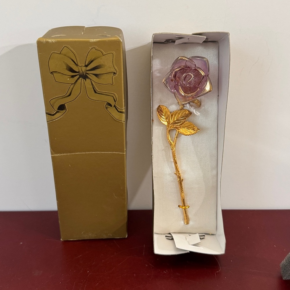 Rare Vintage Hand Crafted Glass Rose with Gold Stem 6" (Vintage) - Picture 3 of 6
